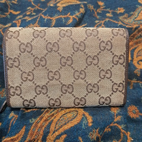 Gucci Brown Monogram Wallet - Picture 3 of 17
